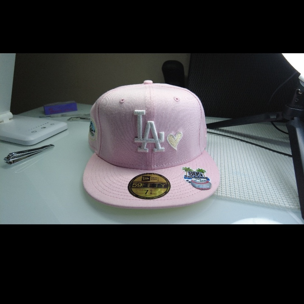 FITTED 7 5/8 hat with a yellow underbrim